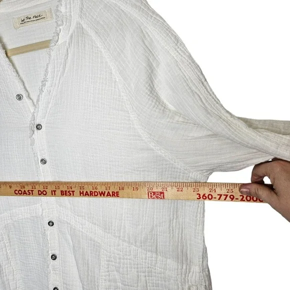 We The Free People Tunic Top XS White Long Sleeve Button Frayed Gauzy Oversized - Picture 9 of 10